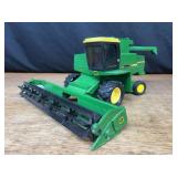 1/24 John Deere Titan Combine Ertl