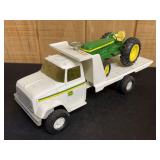 (2) 1/16 John Deere 2030 + Tilt Bed Truck Ertl