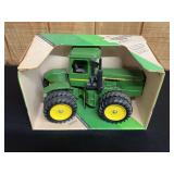 1/16 John Deere 8650 Collector NIB Ertl