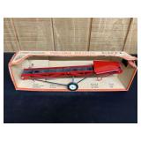 1/16 IH Tru-Scale Elevator Ertl