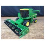 1/24 John Deere Titan Combine Ertl