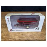1/64 J&M 1112 Grain Cart NIB SC