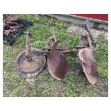 John Deere (2) Bottom Disc Plow