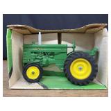 1/16 John Deere M NIB Ertl
