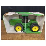 1/16 John Deere 8560 NIB Ertl
