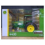 1/16 John Deere 4430 Prestige NIB Ertl