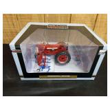 1/16 Farmall 450 w/Cultivators NIB SC