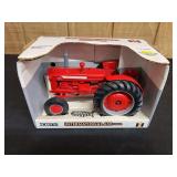 1/16 IH 650 NIB Ertl
