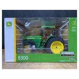 1/16 John Deere 8300 Prestige NIB Ertl