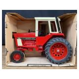1/16 IH 1586 NIB Ertl