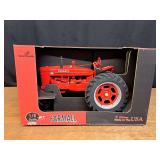 1/8 Farmall M NIB SM