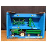 1/16 Farm Country Farm Set NIB Ertl
