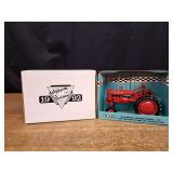 1/16 Farmall AV 1992 Lafayette NIB Ertl