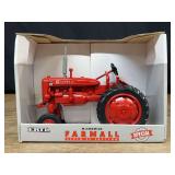 1/16 Farmall Super AV Special Edition NIB Ertl