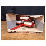 1/16 IH 900 Corn Planter NIB Ertl