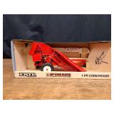 1/16 IH McCormick Corn Picker NIB Ertl