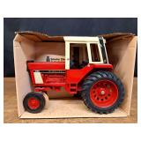 1/16 IH 1586 NIB Ertl