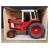 1/16 IH 1586 NIB Ertl