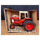 1/16 IH 1586 NIB Ertl