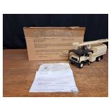 1/24 GMC Altec Service Truck NIB DG Productions