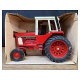 1/16 IH 1586 NIB Ertl