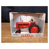 1/16 Farmall Super AV Special Edition NIB Ertl