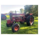 International Harvester Farmall 856 KEEPING