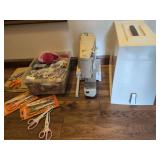 Singer Stylist 538 Sewing Machine with Case and Accessories