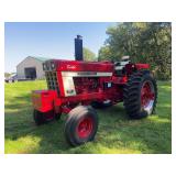 International Harvester Farmall 1066 - Nice restoration