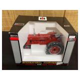 1/16 Farmall 400 NIB SC