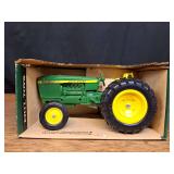1/16 John Deere 2040 NIB Ertl