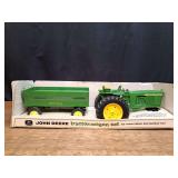 1/16 John Deere 3020 + Wagon Set NIB Ertl