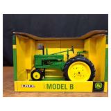 1/16 John Deere B NIB Ertl