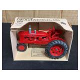 1/16 Farmall H NIB Ertl