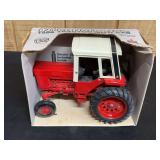 1/16 IH 1586 NIB Ertl