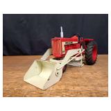 1/16 Farmall 806 w/Loader Ertl