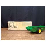 1/16 John Deere Spreader NIB Ertl