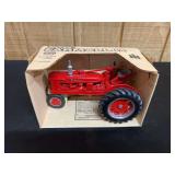 1/16 Farmall H NIB Ertl
