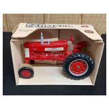 1/16 Farmall 350 NIB Ertl