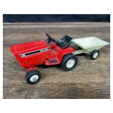 1/16 IH Cub Cadet 682 L&G Set Ertl