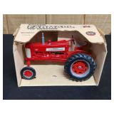 1/16 Farmall 350 NIB Ertl