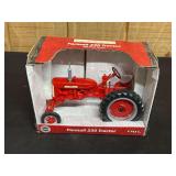 1/16 Farmall 230 NIB Ertl