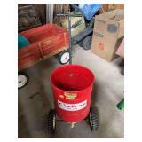 Cyclone Broadcast Spreader