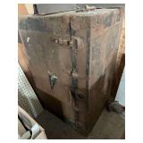 Metal Reinforced Wardrobe Trunk with Interior Patterned Lining