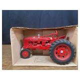 1/16 Farmall M Ertl