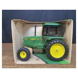 1/16 John Deere 2550 Collector NIB Ertl