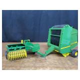 (2) 1/16 John Deere Balers Ertl