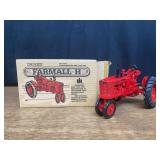 1/16 Farmall H Collector NIB Ertl