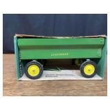 1/16 John Deere Flare Box Wagon NIB Ertl