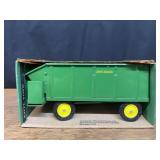 1/16 John Deere Chuck Wagon NIB Ertl